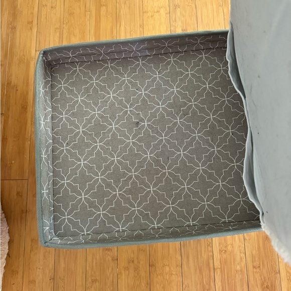 Cat hiding/play box with sturdy top for cat to lay on. Removable padding on top - Picture 3 of 7